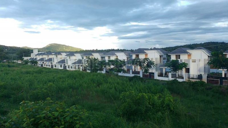 ₹15 Cr&nbsp;|&nbsp;32000 sq. ft resort for sale  in yelagiri along with 1.74 acres land