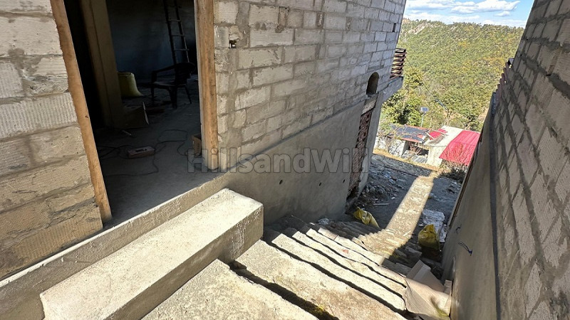 ₹1.77 Cr&nbsp;|&nbsp;4100 sq. ft homestay for sale  in mukteshwar nainital along with 3.5 nali land