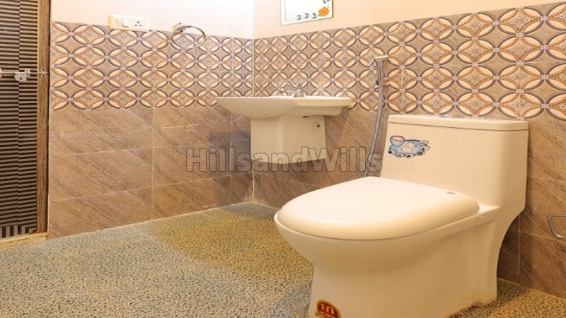 ₹55 Lac | 1500 sq. ft homestay for sale in chithirapuram munnar along with 7 cents land