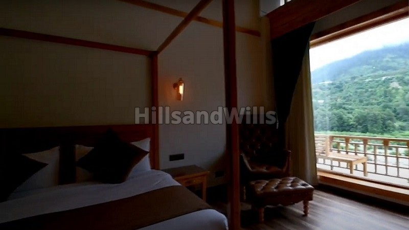 ₹2.70 Cr&nbsp;|&nbsp;20000 sq. ft resort for lease  in raison kullu-manali along with 109000 sq.ft. land