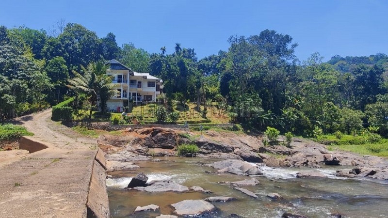 ₹2 Cr&nbsp;|&nbsp;5bhk  riverside cottage for sale  in kunchithanni munnar