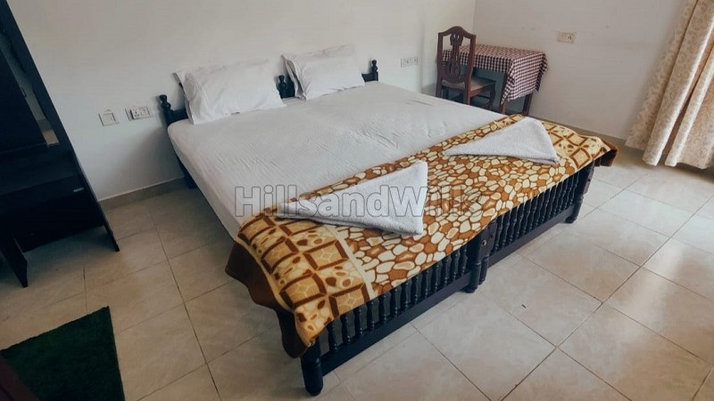 ₹2 Cr&nbsp;|&nbsp;5bhk  riverside cottage for sale  in kunchithanni munnar