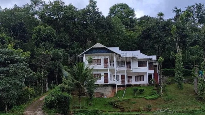 ₹2 Cr&nbsp;|&nbsp;5bhk  riverside cottage for sale  in kunchithanni munnar