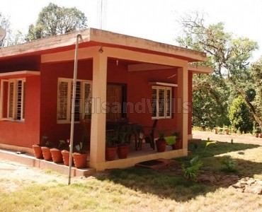 2bhk farm house for sale  in bangamandala, madikeri coorg