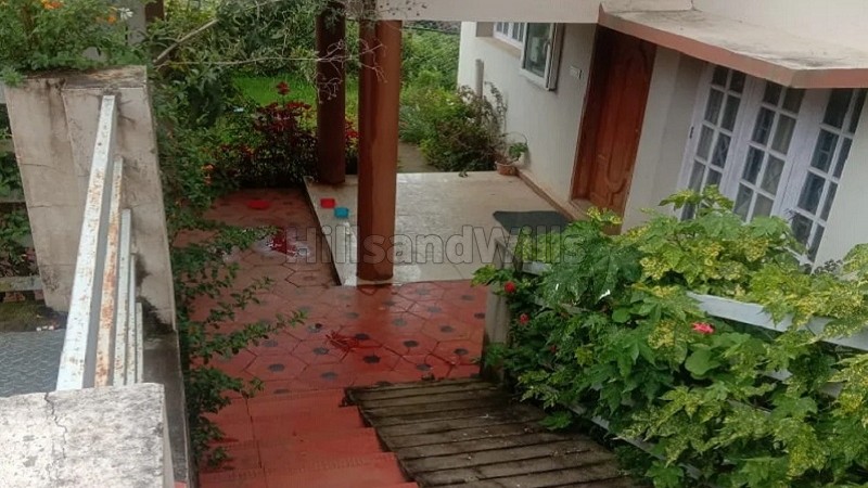 ₹1.95 Cr&nbsp;|&nbsp;4bhk villa for sale  near lake, observatory road kodaikanal