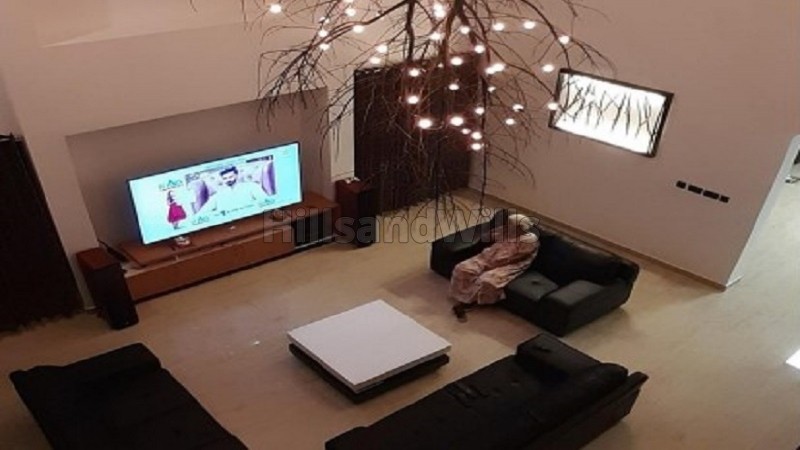 ₹7.50 Cr | 8bhk cottage with 3 bhk owners bungalow for sale in kotagiri