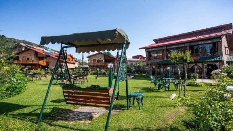 ₹260 Cr&nbsp;|&nbsp;60000 sq. ft resort for sale  in dal lake area srinagar along with 12 kanal land