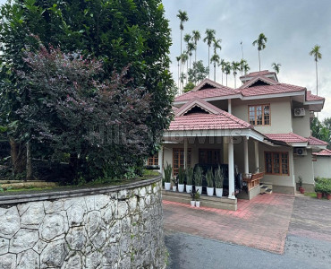 5bhk  bungalow for sale  in meenangadi town wayanad