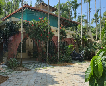 4bhk  farmhouse amidst 4.5 acre coffee estate for sale  in virajpet coorg