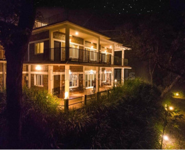 8bhk villa for sale  in virajpet coorg